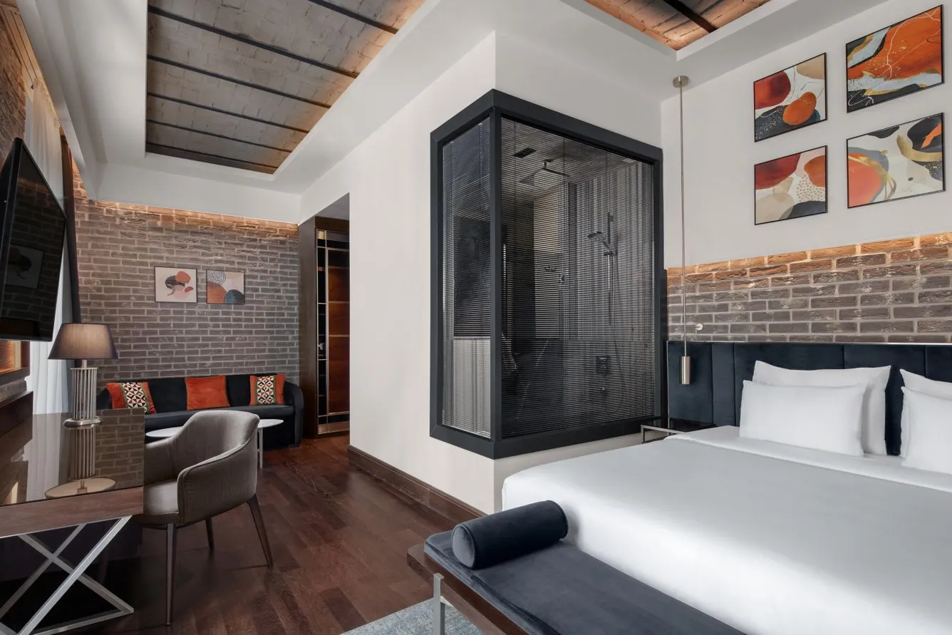 Karaköy Banque Premium room with a King bed and a glass-walled shower