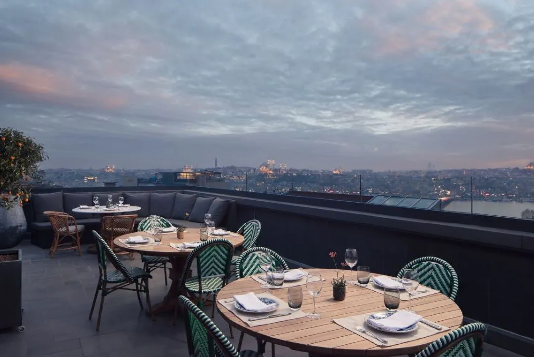 Béatrice terrace overlooking the Golden Horn