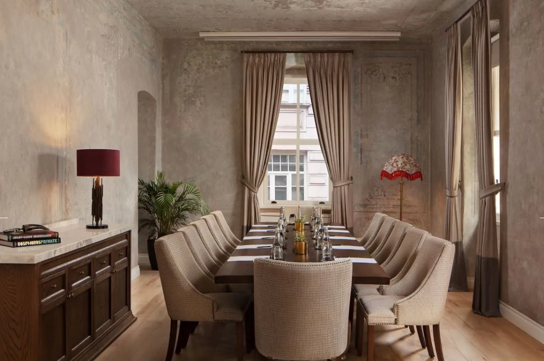 Long meeting table in Room 1874